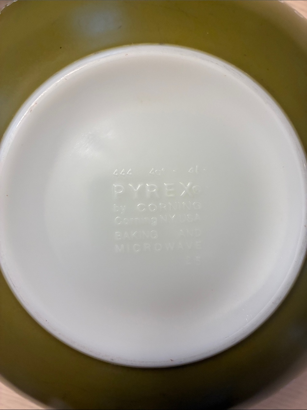 4-Piece Vintage Pyrex Cinderella bowls/Green and one Med Amish Butterprint - Picture 12 of 13